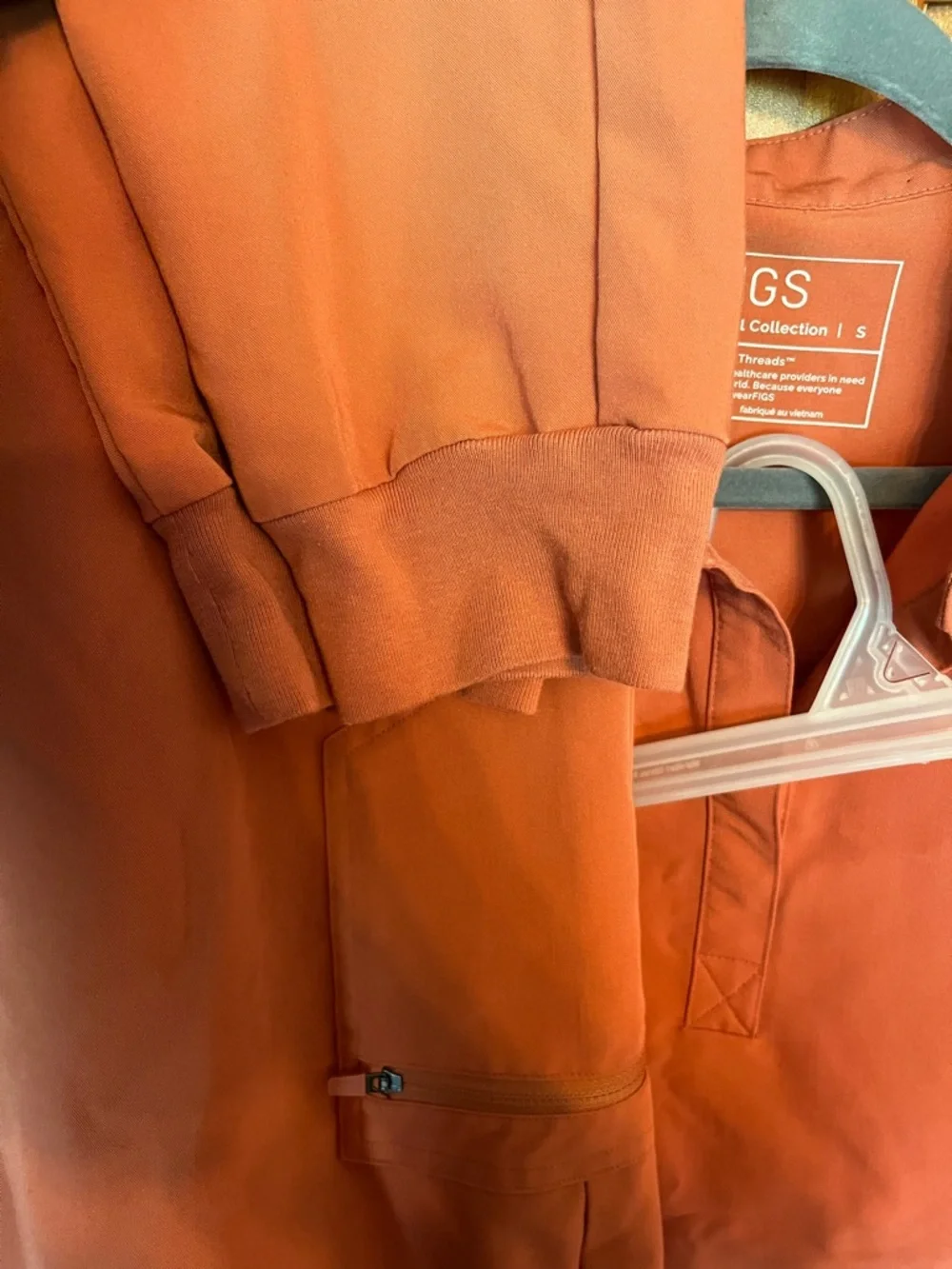 FIGS Women’s Scrub Set Orange Rafaela Top (S) Zamora Bottom (M) Technical Coll. - Picture 15 of 15